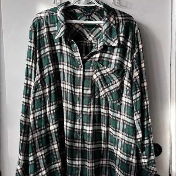 Torrid Lizzie Button-Up Shirt - Picture 4 of 4